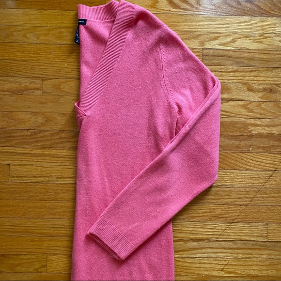 NEW YORK & COMPANY PINK V-NECK SWEATER - Picture 3 of 5